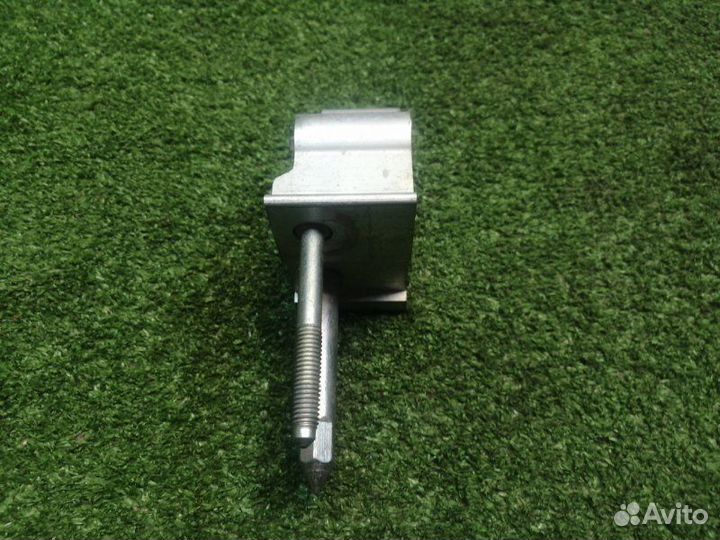 Кронштейн правый Volkswagen Jetta 2014