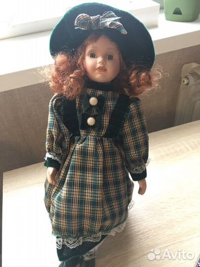 Кукла фарфоровая