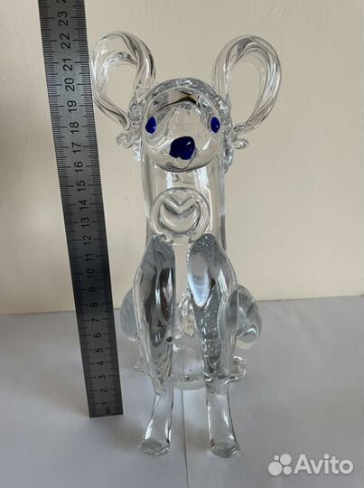 Стеклянная статуэтка собаки