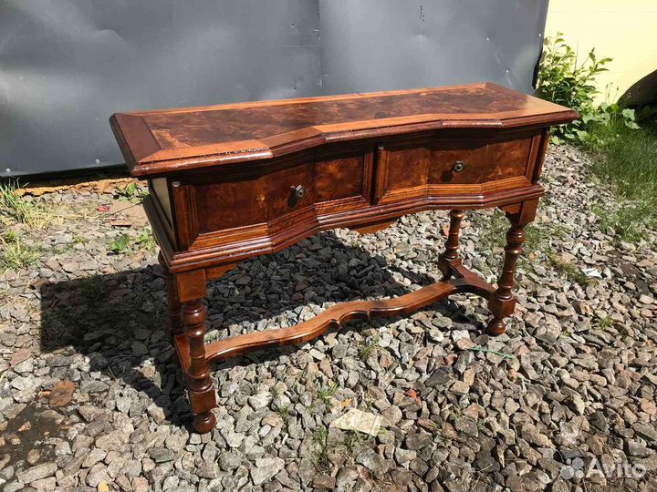Старинная ореховая консоль из Франции