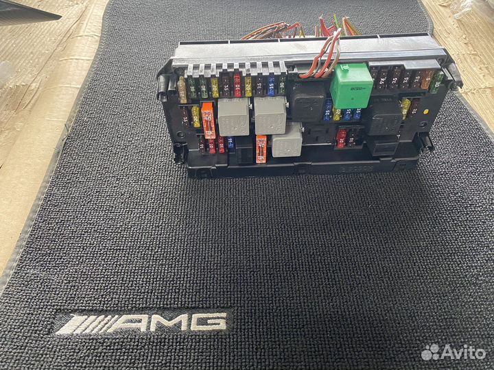 Блок предохранителей передний Mercedes w212