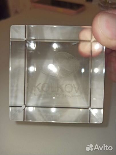 Стеклянный сувенирный куб с лазерной гравировкой