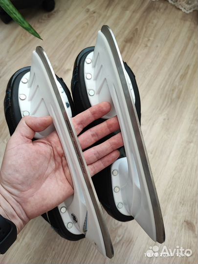 Коньки хоккейные