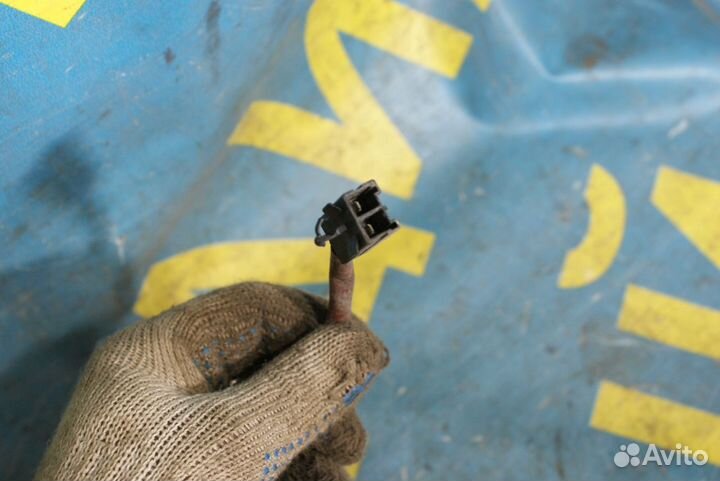 Передний правый стеклоподъемник Nissan Almera