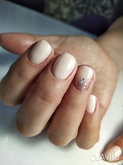 Модель на маникюр с покрытием гель лак