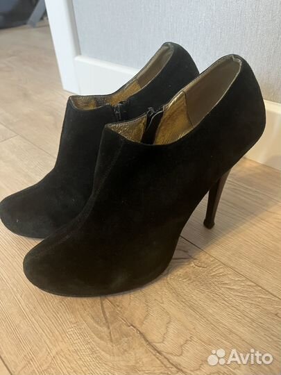 Ботильоны замшевые на каблуке