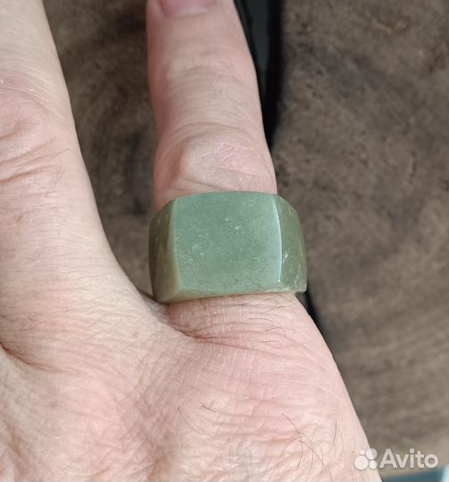 Кольцо печатка нефрит