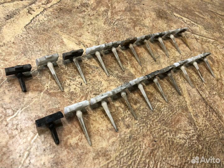 Клипсы порогов W124 купе оригинал комплект