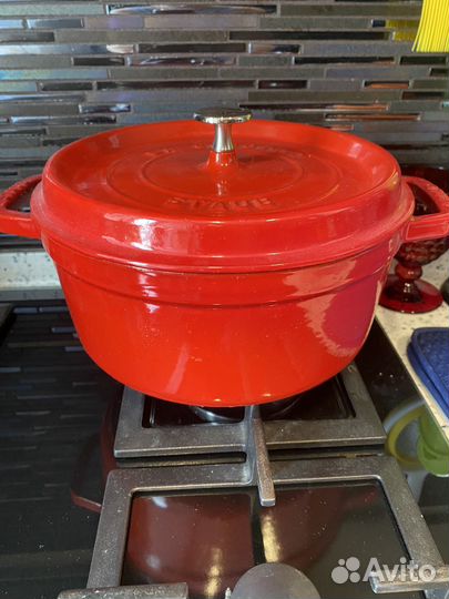 Кастрюля чугунная Staub новая