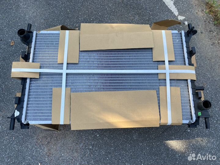 Радиатор форд фокус 1998 -2004 1.4 1.6 1.8 на МКПП