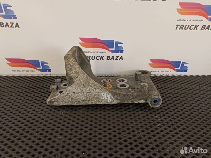 Кронштейн бампера левый