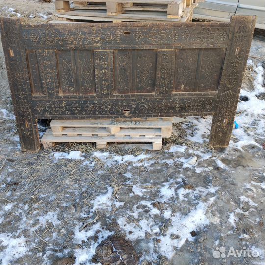 Продаю старинный сундук