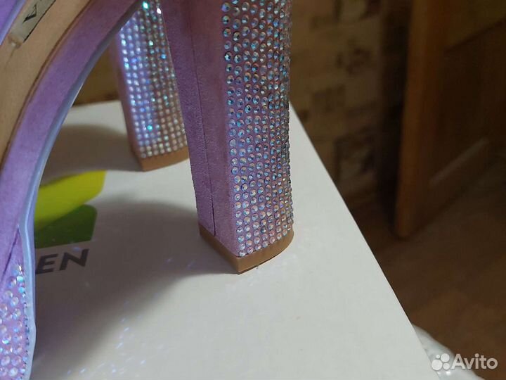 Босоножки женские