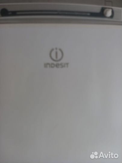 Холодильник indesit
