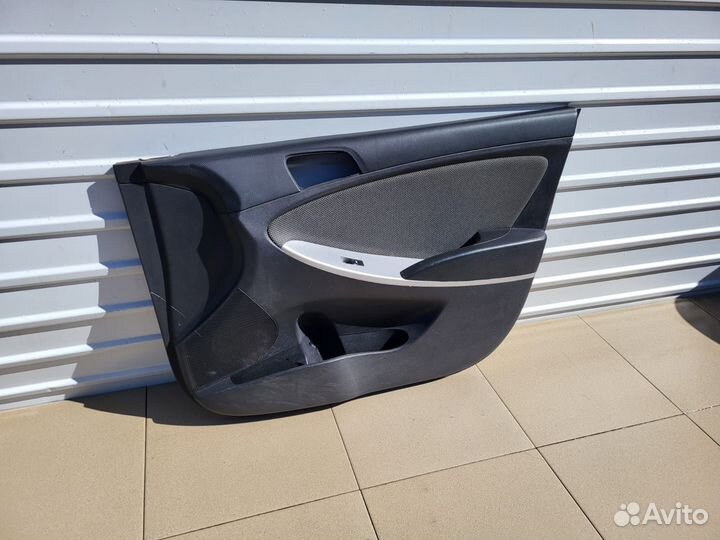 Обшивка двери передняя правая Hyundai Solaris