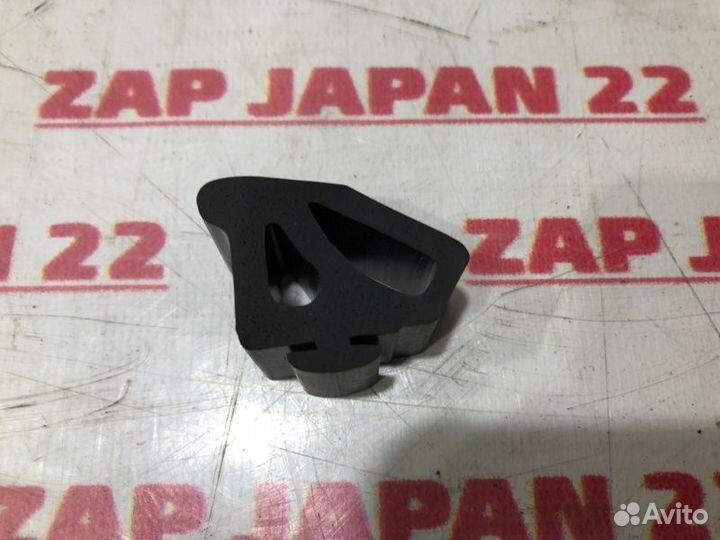 Отбойник капота Toyota Land Cruiser Prado