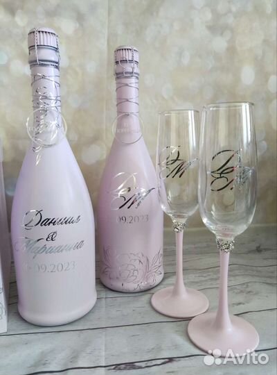 Свадебные фужеры и шампанское