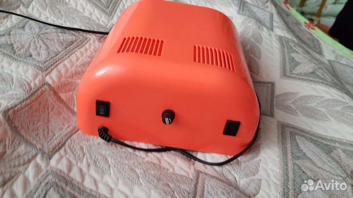 Лампа для сушки ногтей