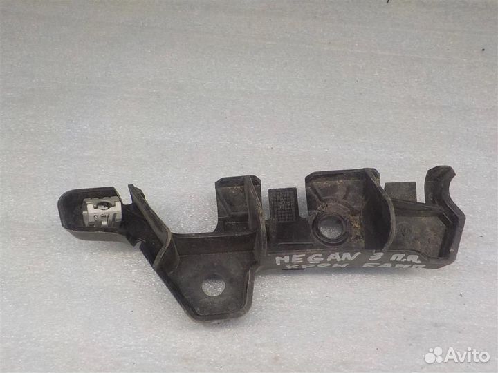Кронштейн переднего бампера правый Renault Megane