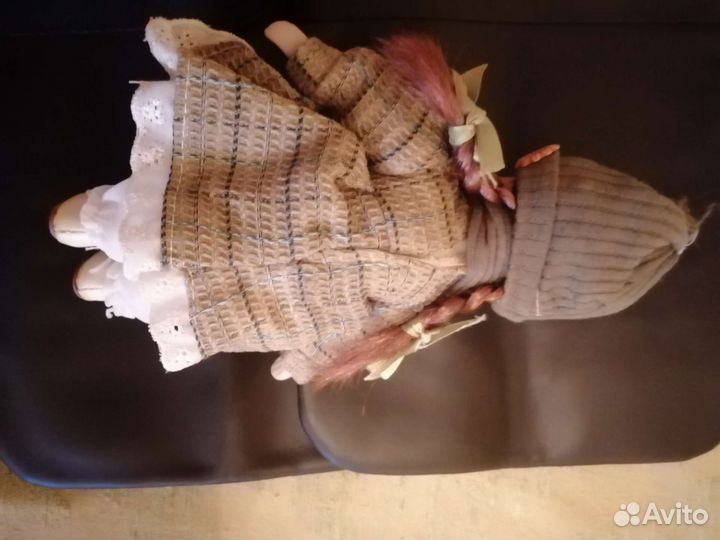 Кукла фарфоровая