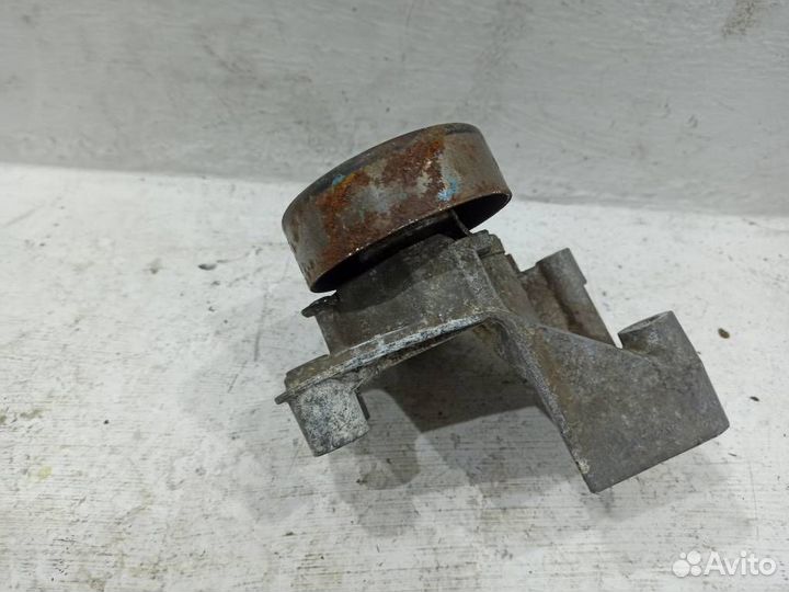 Натяжитель ремня Тойота LX 3