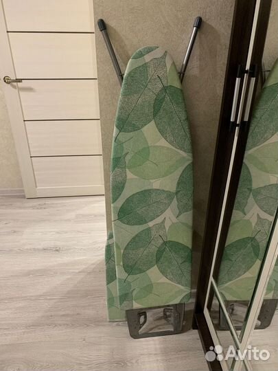 Гладильная доска и утюг