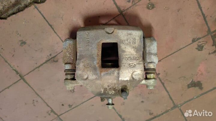 Суппорт передний правый Hyundai Elantra 6