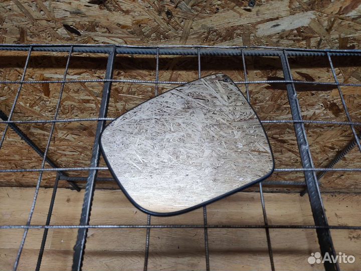 Левый зеркальный элемент Nissan Juke F15