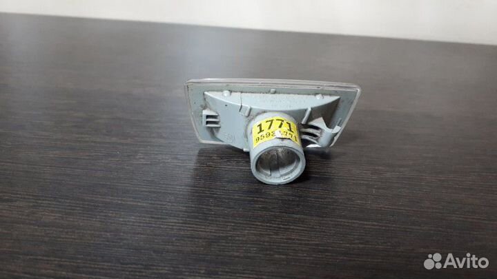 Указатель поворота правый Chevrolet Cruze J300