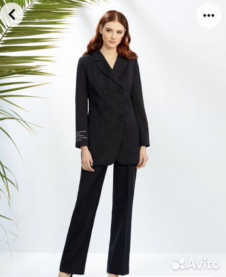 Костюм женский шерстяной. 48 размер