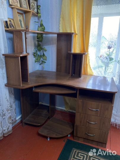 Компьютерный стол