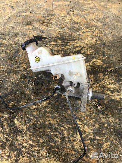 Главный тормозной цилиндр Hyundai Solaris седан