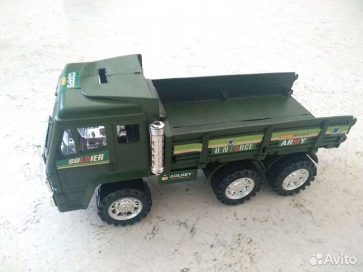 Игрушечные машинки