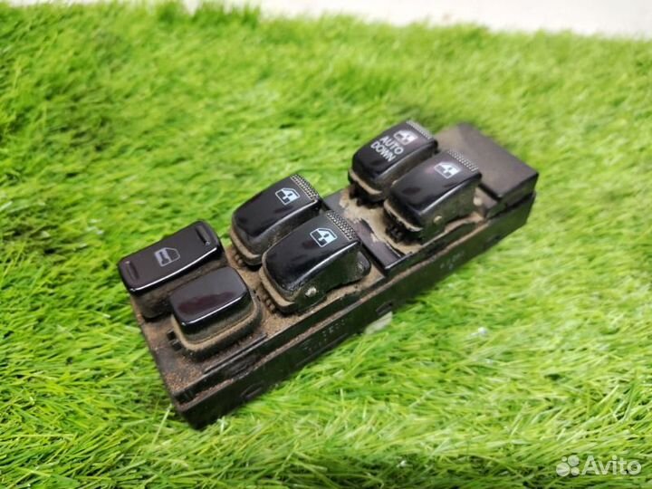 Блок управления стеклоподъемниками Hyundai Sonata