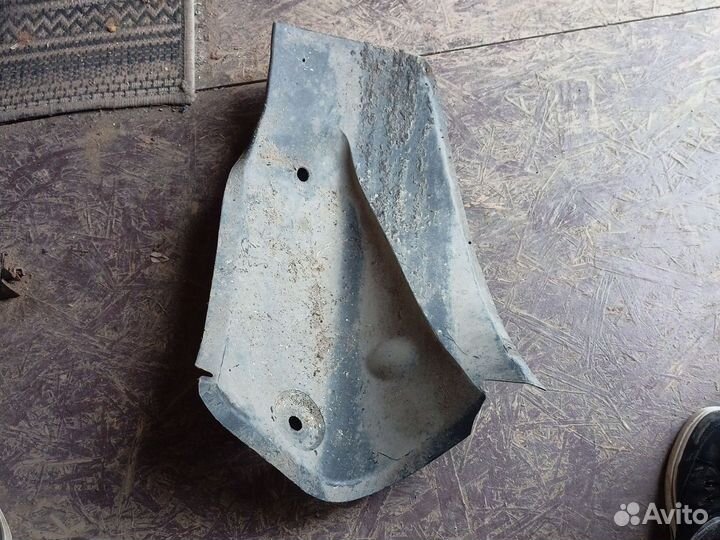 Подкрылок задний правый Renault Logan 1