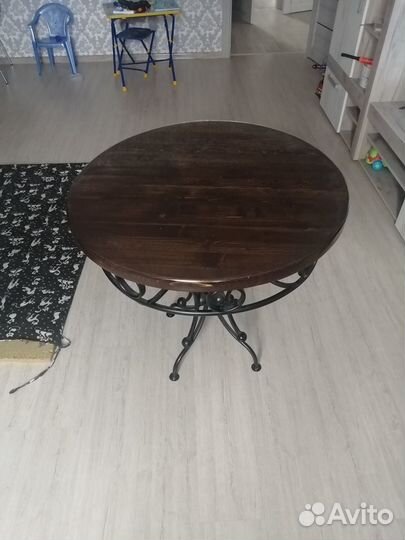 Кованный столик,круглый