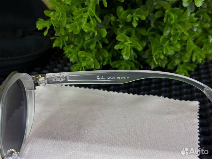 Солнцезащитные очки RAY-BAN