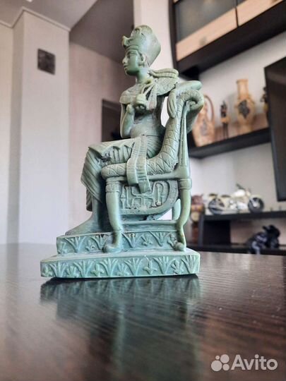 Египетская старинная статуэтка