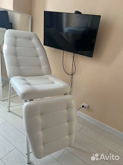 Кушетка мягкая косметологическая белая