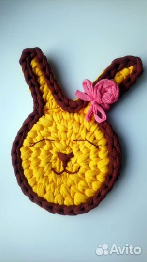 Подставка Зайка под горячее из трикотажной пряжи