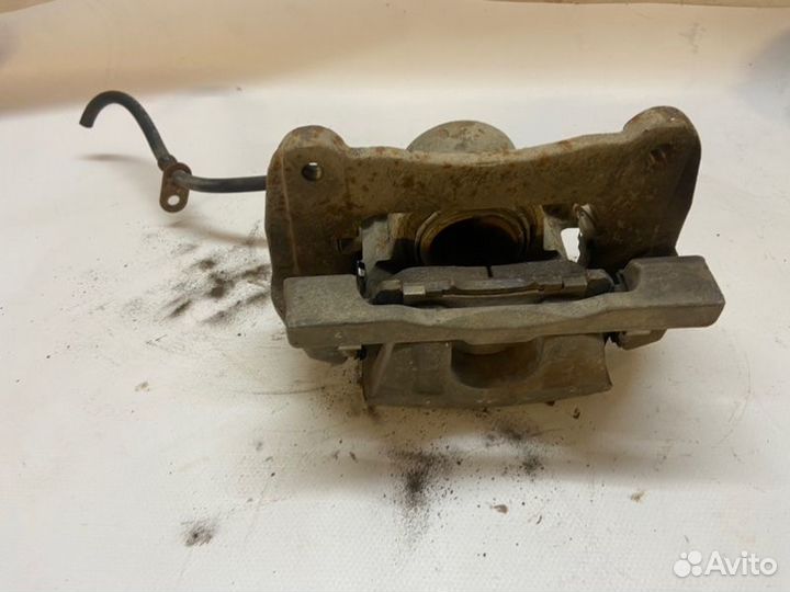 Суппорт передний левый Lexus Rx 330 XU30 3MZ-FE