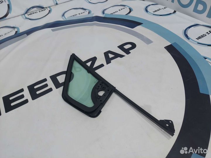 Стекло двери переднее правое Citroen Berlingo B9