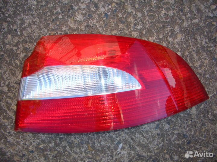 Фонарь правый наружный Шкода Суперб с08-14г