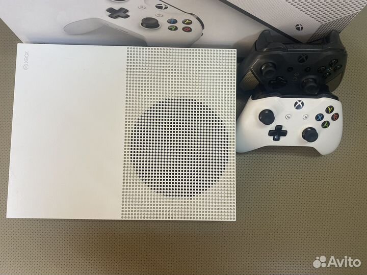 Xbox one s 1tb +игры