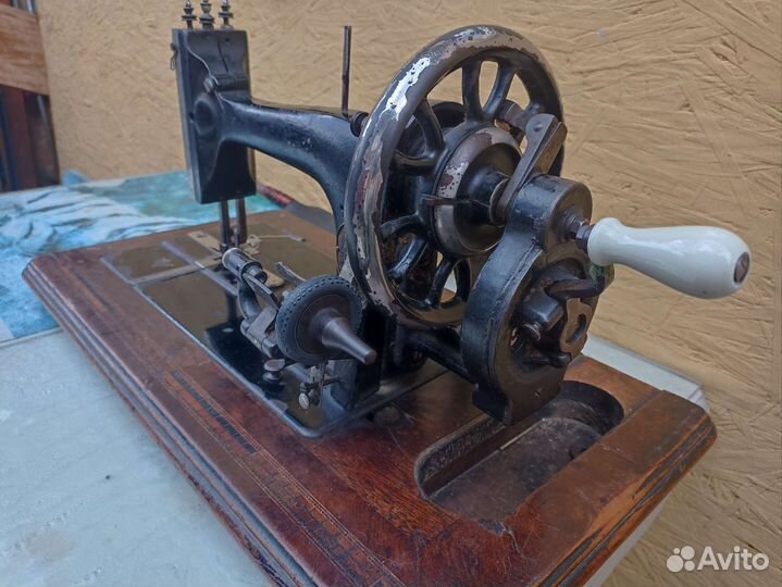 Швейная машинка старинная