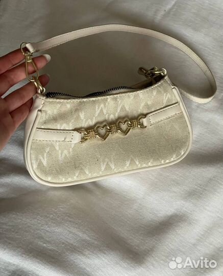 Небольшая женская сумочка