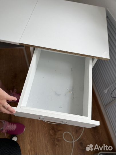 Маникюрный стол для маникюра