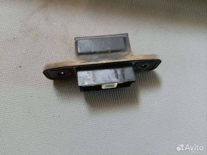 Кнопка багажника Toyota Corolla E180