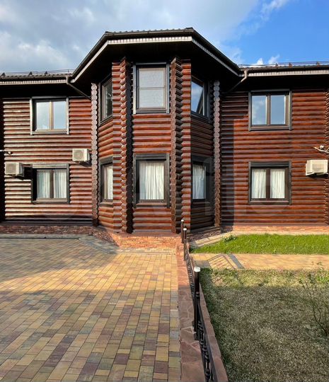 Дом 257 м² на участке 11 сот.