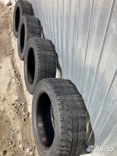 Bridgestone Ice Cruiser 7000 215/60 R17 100T